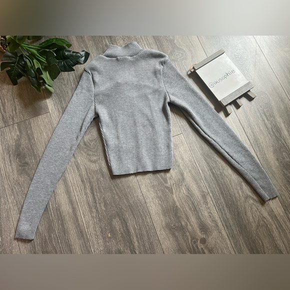 Fashion Nova Back On Top Keyhole Ribbed Mock Neck Sweater in Heather Grey Size M - Picture 6 of 11